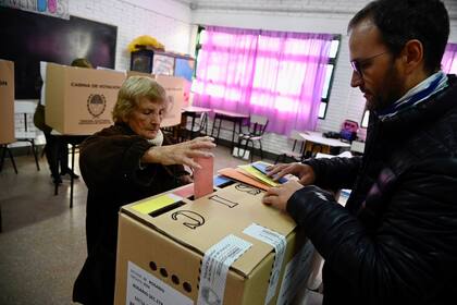 Conocer de antemano los números de mesa y orden al revisar el padrón agiliza el proceso de votación en la provincia de Santa Fe