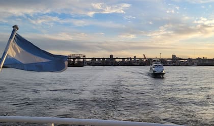 Conocer Puerto Madero desde un barco