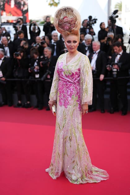 Conocida como la actriz de los peinados estrafalarios, Elena Lenina volvió a dar que hablar en esta nueva edición de Cannes