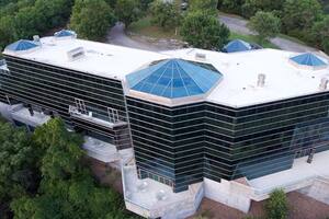 Así es la mansión “más fea del mundo” y también una de las más caras y grandes que está a la venta