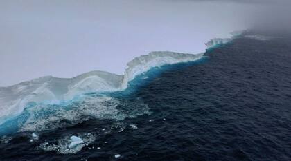 Conocido como A23a, este colosal iceberg tiene una extensión tres veces mayor que la ciudad de Nueva York y se considera el más grande del mundo (Captura YouTube British Antarctic Survey)