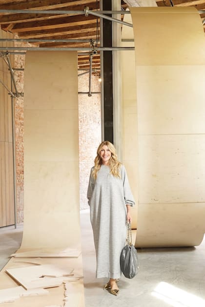 Conociendo la instalación de Luciana Lamothe en el Pabellón Argentino. “Es sin dudas una artista referencial del arte contemporáneo argentino”, opina.