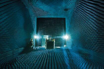 Conos de silencio. En una sala del tamaño de un cine y recubierta de gomaespuma miden las señales que emiten las antenas