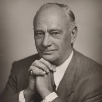 Conrad Hilton intentó ser banquero, pero al no concretar la transacción compró el hotel en el que se hospedó durante su viaje a Texas (philanthropyroundtable.org)