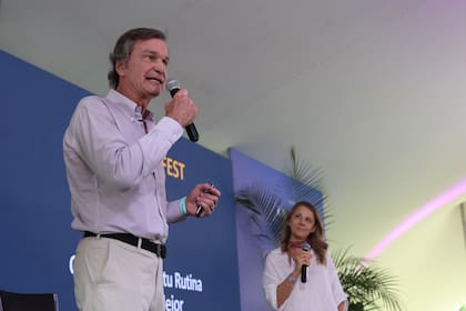 Conrado Estol junto a Dolores Pasman, editora jefe de LNBienestar