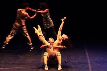 Antonella Zanutto y Rodrigo Calvete, de la compañía UnsamDanza que dirigió Araiz, en 2015; fue la última vez que se dio "La consagración de la primavera" en Buenos Aires antes de este reestreno
