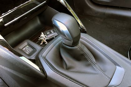 Peugeot 208 conserva la conocida caja automática de seis marchas