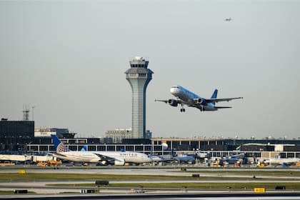 Consideran establecer un límite de despegues y aterrizajes diarios durante los periodos de mayor demanda en el Aeropuerto Internacional de O’Hare, en Chicago (ORD) (Unsplash)