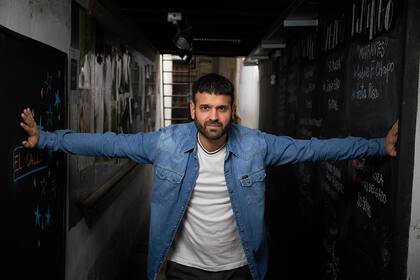 "Considerando los sentidos posibles más metafóricos de la palabra asoma la estupidez que es algo que a todos los seres humanos nos une, nos iguala", señala Losantos