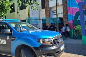 Padres y alumnos agredieron a docentes en una escuela primaria de City Bell: la directora terminó internada