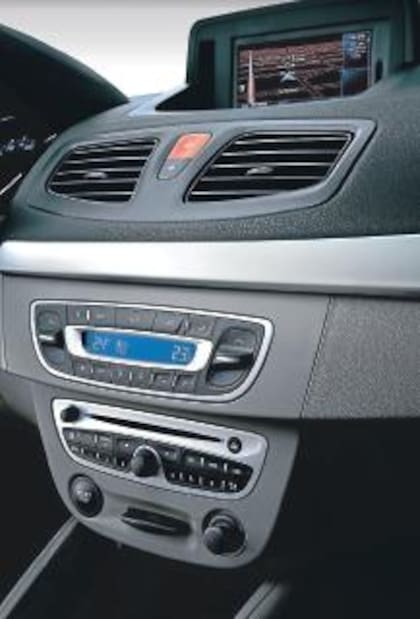 Consola central con climatizador bizona