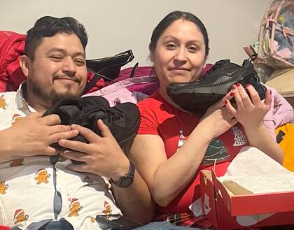 Constantina Ramírez y Moisés Enciso son migrantes indocumentados que residen en Cicero desde hace aproximadamente 20 años