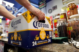 Constellation Brands reduce pronóstico de ventas mientras consumidores en EEUU compran menos cerveza