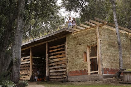 Construcción con paredes de fardo