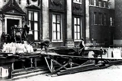 Construcción del depósito a prueba de bombas del museo Mauritshuis, en octubre de 1939