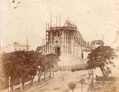 Construcción del nuevo templo, 1896