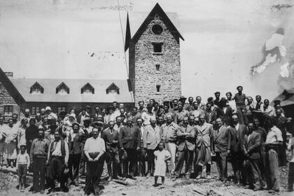 Constructores y personal de Parques en el Centro Cívico