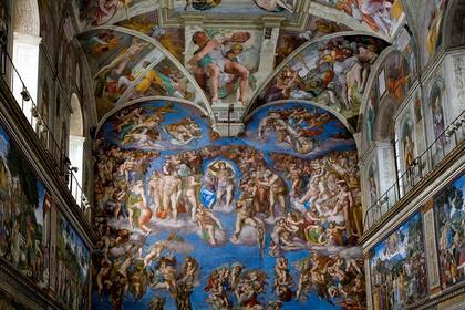 Construida en 1484 durante el pontificado de Sixto IV, a quien debe su nombre, la Capilla Sixtina estará cerrada a partir de hoy hasta la definición del nuevo Papa