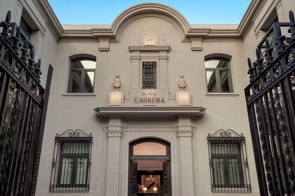 Construido originalmente en 1935 y ubicado en la calle que lleva su nombre, este petit hotel fue transformado en una residencia de lujo.