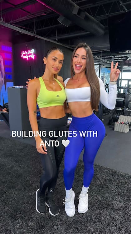"Construyendo glúteos con Anto", celebró la compañera de Roccuzzo con una foto junto a la empresaria en Instagram