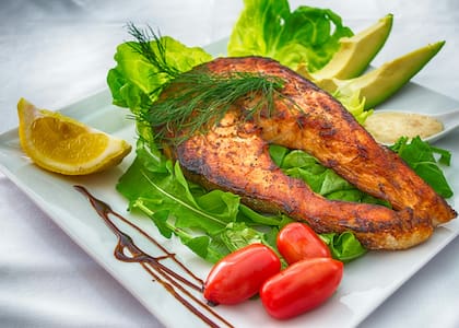 Consumir pescado con regularidad fortalece el sistema inmunológico y protege los pulmones