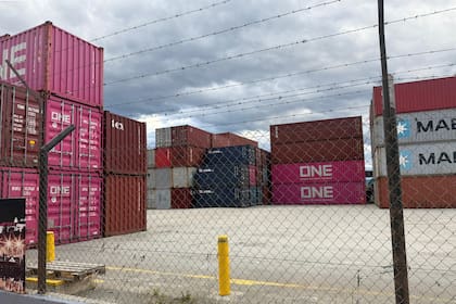 Containers en el puerto intervenido y bajo custodia de Prefectura.