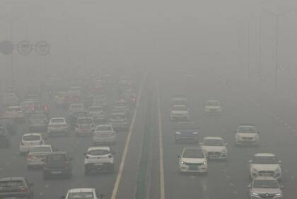 Las emisiones de los vehículos contribuyen significativamente a la contaminación en Delhi.