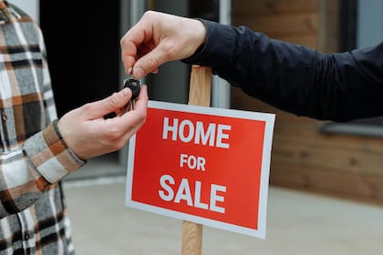 Contar con una buena puntuación de crédito hace más fácil la compra de una casa. Pexels