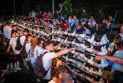 Contará con diversas atracciones como productores locales, fogones y foodtrucks. También habrá shows artísticos en vivo con representantes de la música tandilera