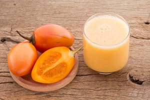 Qué beneficios tiene para la salud tomar jugo de tomate de árbol en ayunas