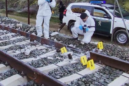 Continúa la investigación para determinar la causa del accidente (Guardia Civil via AP)