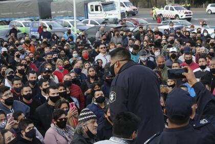 La Policía Bonaerense entre otras cosas pide que se reconozca una representación gremial de la fuerza