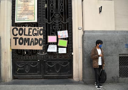 En el Mariano Acosta levantaron la toma.