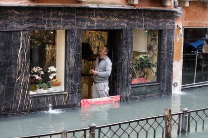 El mal tiempo y las ráfagas de viento de casi 100 kilómetros por hora empeoraron la situación