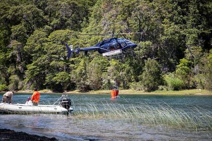 Continúan las tareas de dos helicópteros y un avión hidrante para combatir el fuego