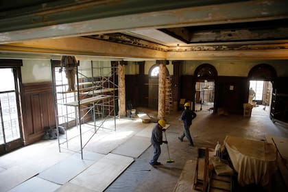 Continúan las tareas de refacción en la confitería El Molino