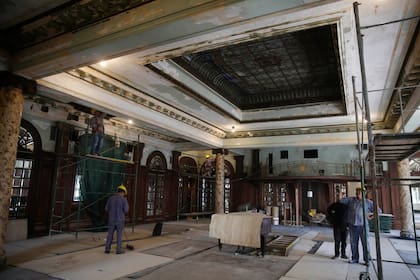 Continúan las tareas de refacción en la confitería El Molino