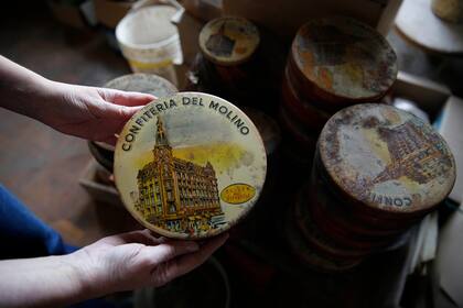 Continúan las tareas de refacción en la confitería El Molino