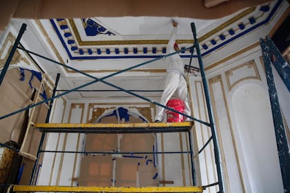 Continúan las tareas de refacción en la confitería El Molino