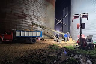 Un hombre murió al caer en un silo con casi 6000 toneladas de soja y hace tres días que intentan rescatar su cuerpo