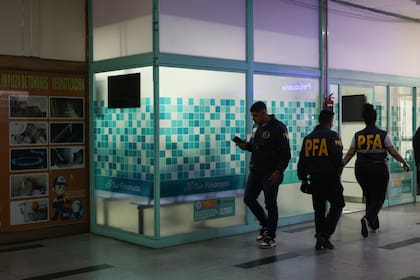 Continúan los allanamientos por la investigación de la ruta del dinero AFA.
Galería Suipacha