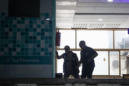 Continúan los allanamientos por la investigación de la ruta del dinero AFA.
Galería Suipacha