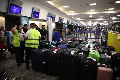 Continúan los conflictos gremiales en Aeroparque