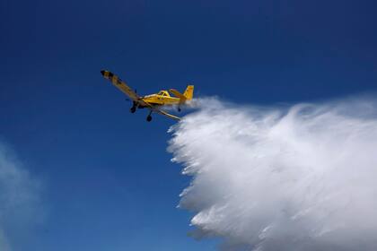 Máquinas viales y aviones hidrantes forman parte del operativo 