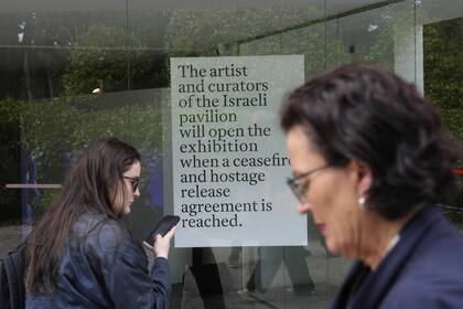 Contra la pared: el aviso de artistas y curadores, que no abrirán el pabellón de Israel sin una previa declaración de cese del fuego