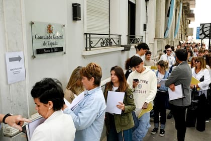 Contra reloj, los descendientes buscaron llegar los plazos para acceder a la ciudadanía