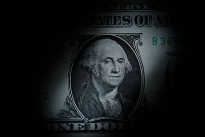 Contratos del dólar futuro cayeron 29% en enero