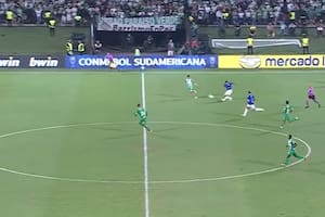 El golazo desde 60 metros de un argentino en Colombia que va directo al Puskás