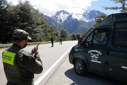 Control de Gendarmería sobre la Ruta 40 a 20 Km. de Bariloche rumbo a El Bolsón