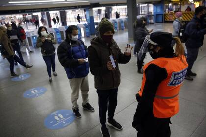 El control de permisos de circulación en la estación Once del ferrocarril